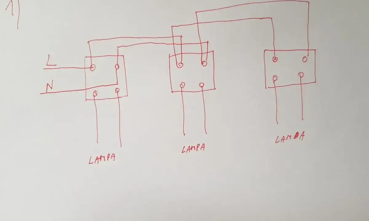 Schemat połączenia szeregowego żarówek. Linie L i N podłączone do pierwszej lampy, a następnie kolejne lampy połączone szeregowo.