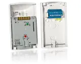 Wnętrze czujnika Bosch ISC-BPR2-W12 z widocznymi złączami do podłączenia i przełącznikiem LED.
