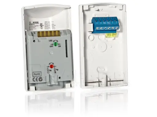 Wnętrze czujnika Bosch ISC-BPR2-W12 z widocznymi złączami do podłączenia i przełącznikiem LED.