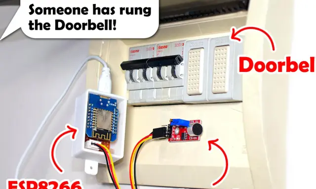 Jak podłączyć dzwonek: moduł ESP8266 i mikrofon przy skrzynce z bezpiecznikami.